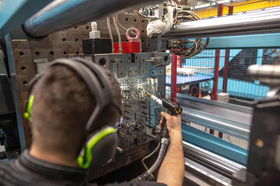onshore injection molding
